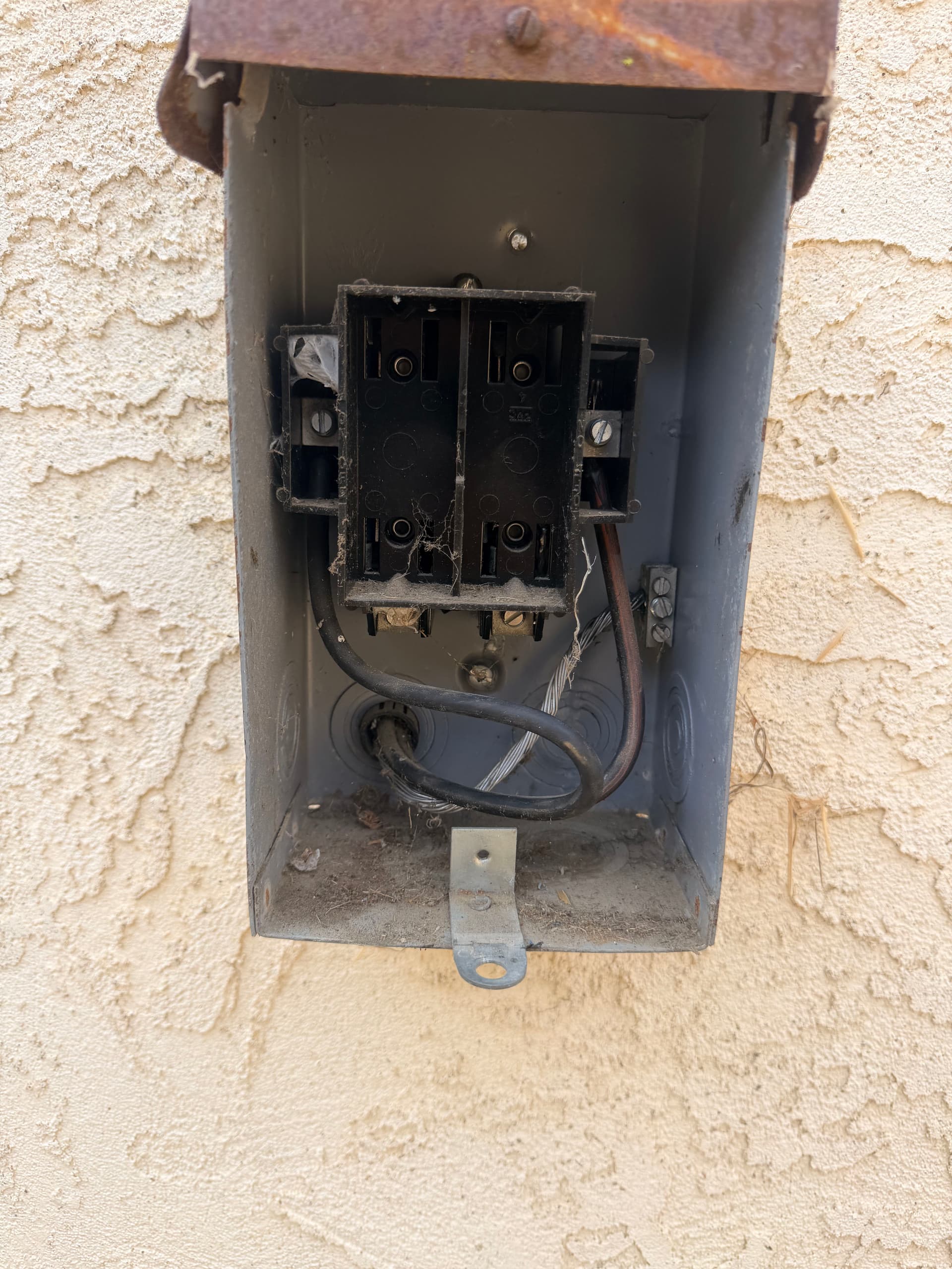 Replacing Outdated A/C Aluminum Wiring with Copper and New Disconnects image