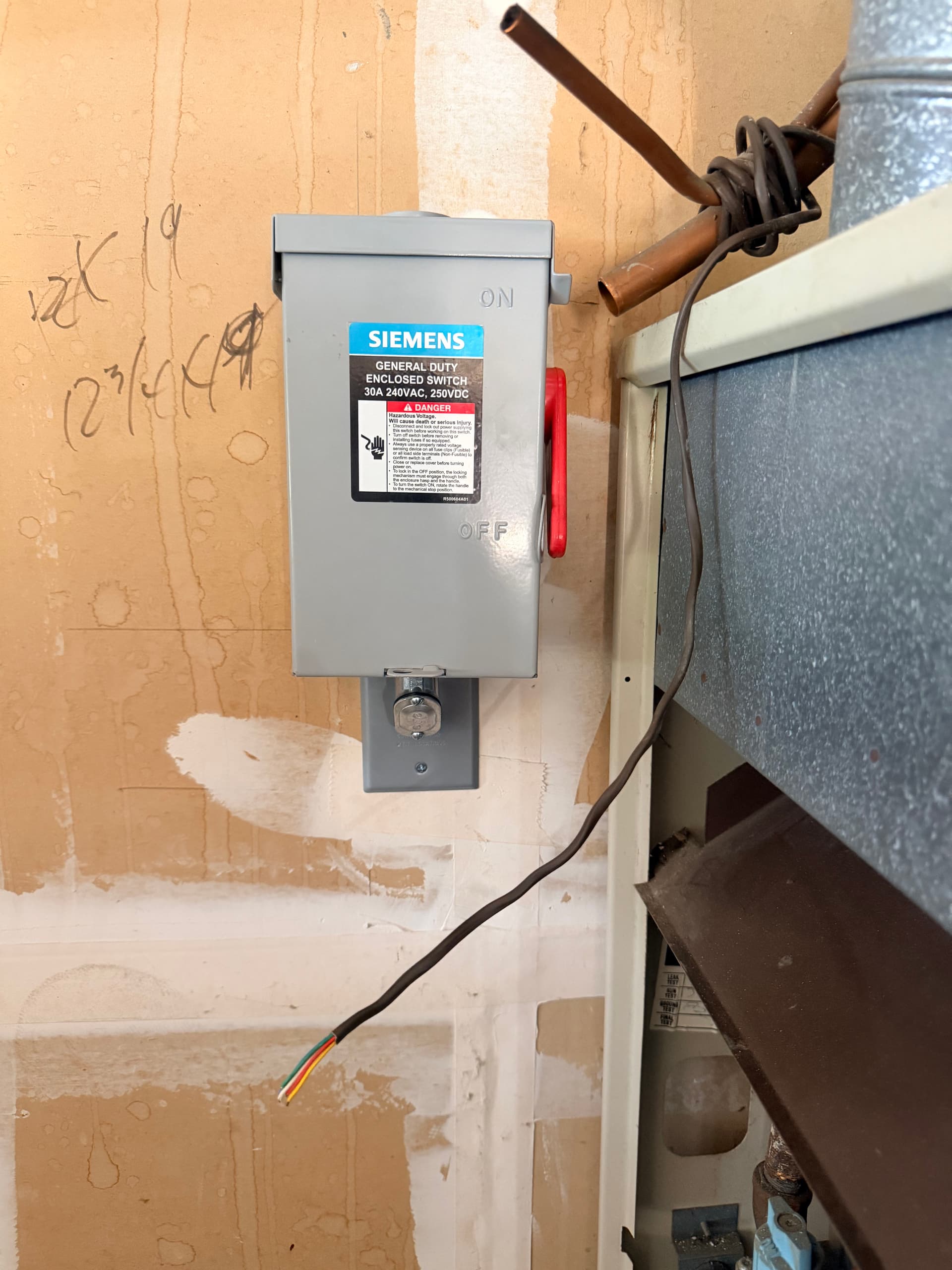 Gallery photos for Replacing Outdated A/C Aluminum Wiring with Copper and New Disconnects: Image #3