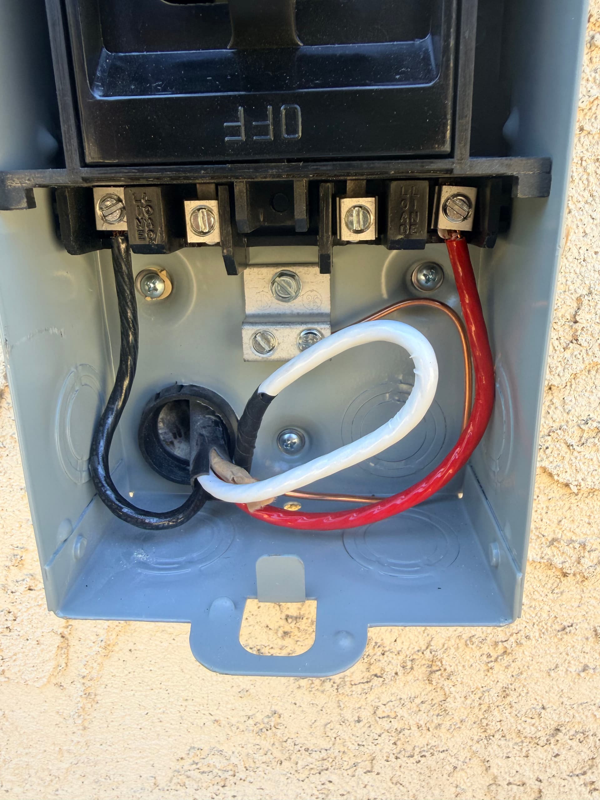Gallery photos for Replacing Outdated A/C Aluminum Wiring with Copper and New Disconnects: Image #1
