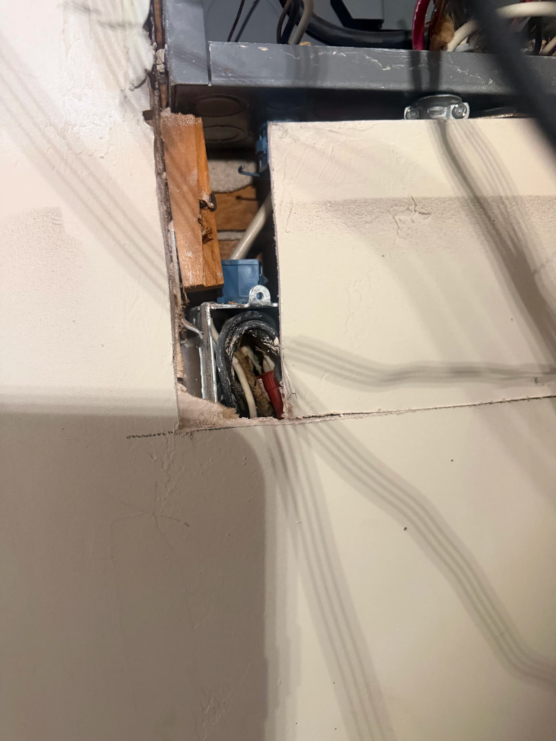 Gallery photos for The Hidden Junction Box Behind the Wall Causing a Short: Image #1
