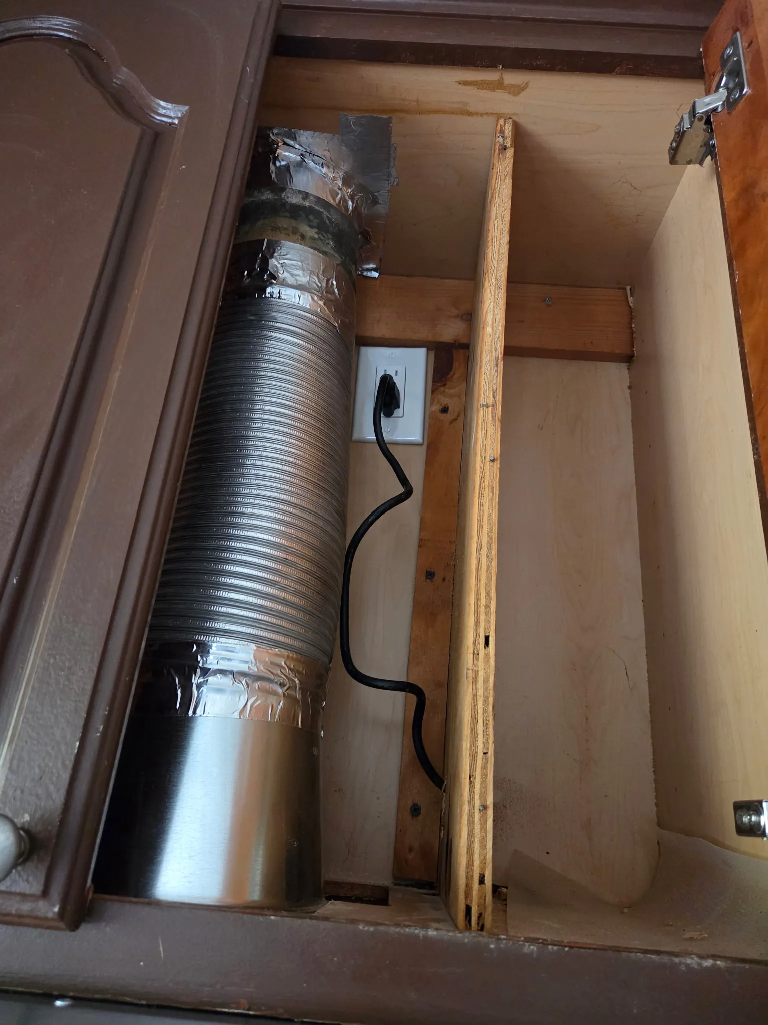 Gallery photos for Kitchen Hood Fan Installation Done the Right Way: Image #2